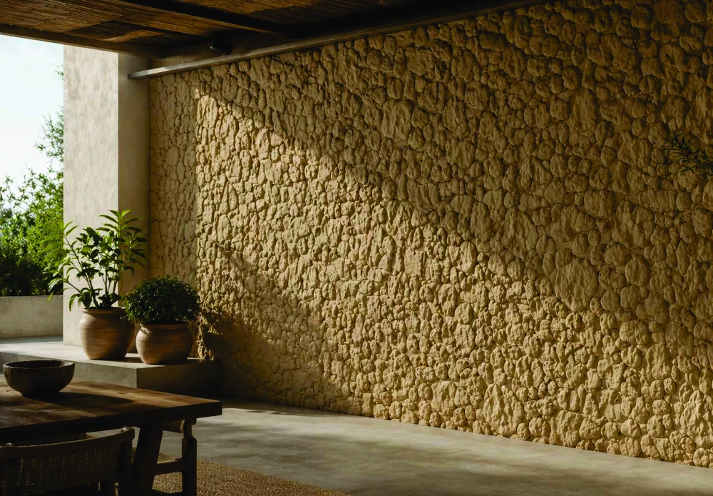 Parede com revestimento Rochedo Nature em um ambiente integrado à natureza